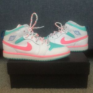 Air Jordan 1 Mid GS 'Digital Pink'